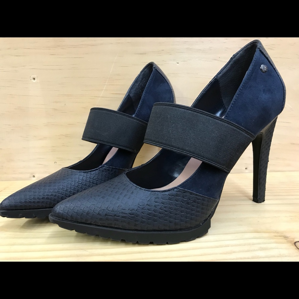 Simply Vera Navy Blue Heels W/ Snake Print size 7